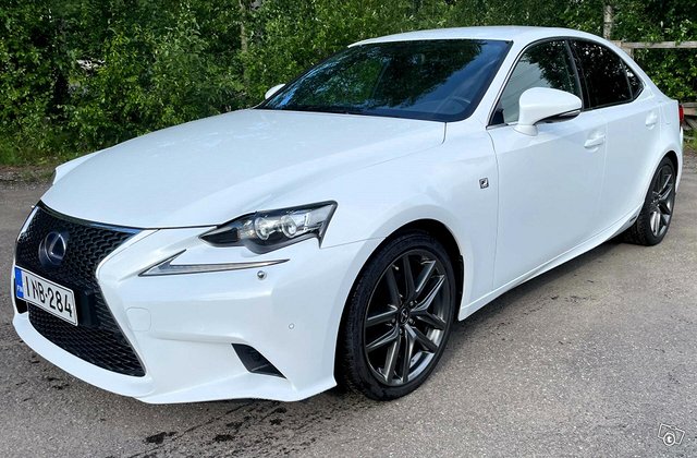 Lexus IS 2