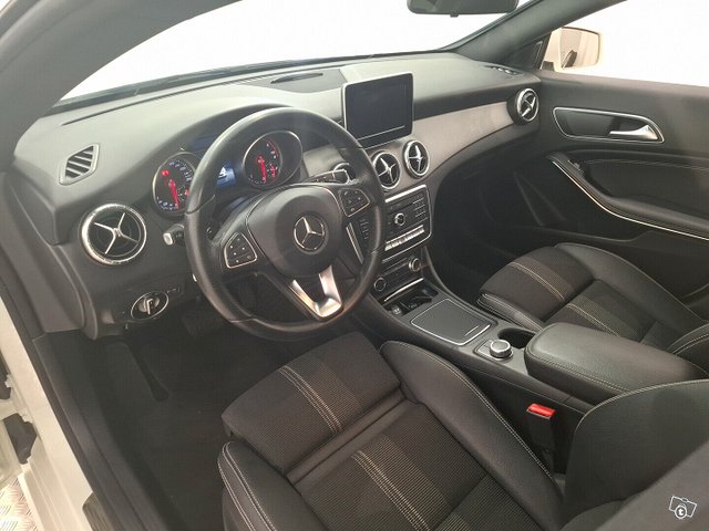 Mercedes-Benz CLA 7