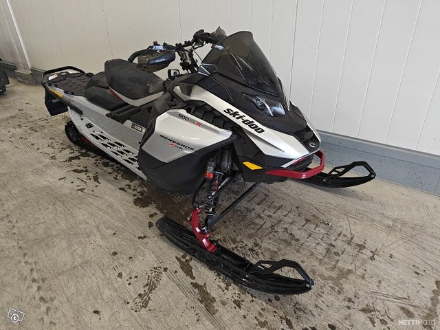 Ski-Doo Renegade 1