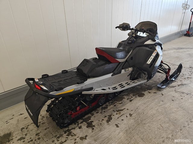 Ski-Doo Renegade 3