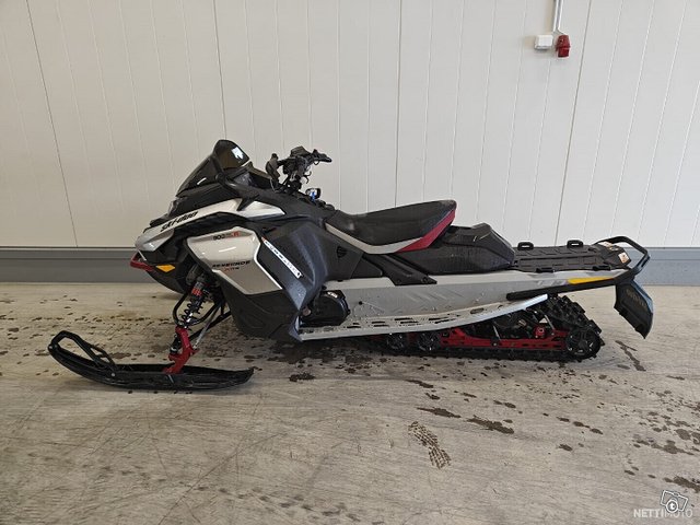 Ski-Doo Renegade 4