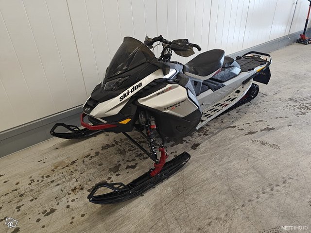 Ski-Doo Renegade 5