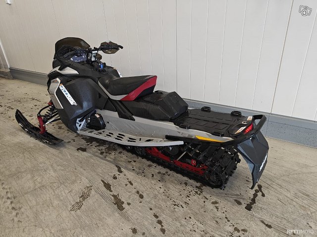 Ski-Doo Renegade 6