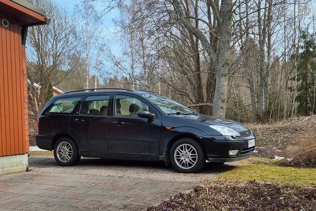 Ford focus mk1 vasen etulokasuoja 1