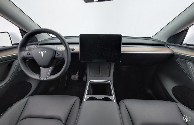 Tesla Model Y 9