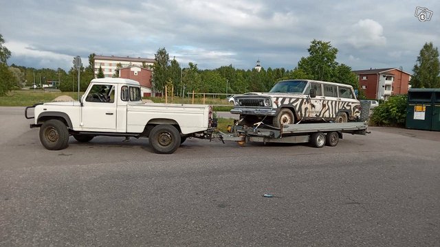 Land Rover Defender 3