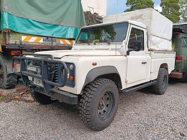 Land Rover Defender 5