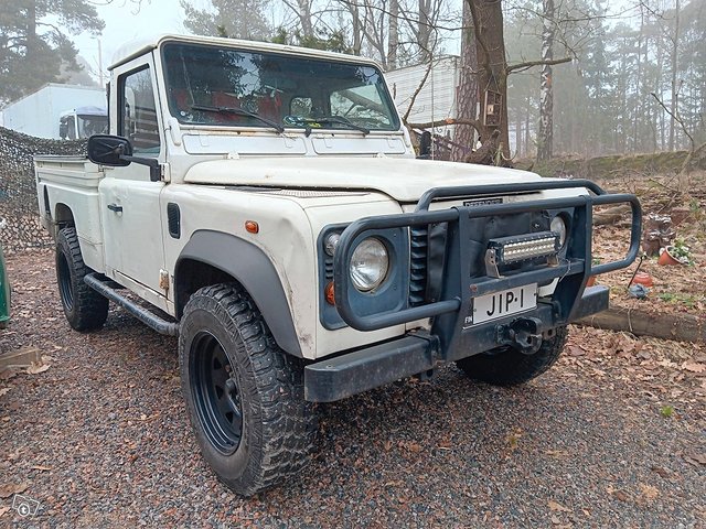 Land Rover Defender 7