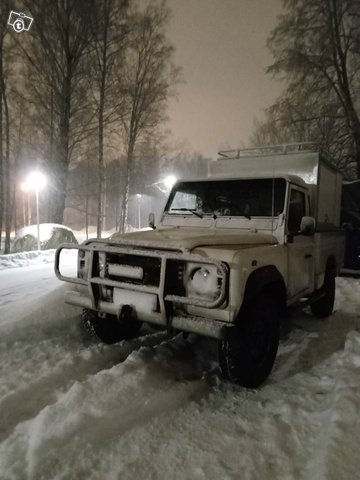 Land Rover Defender 8