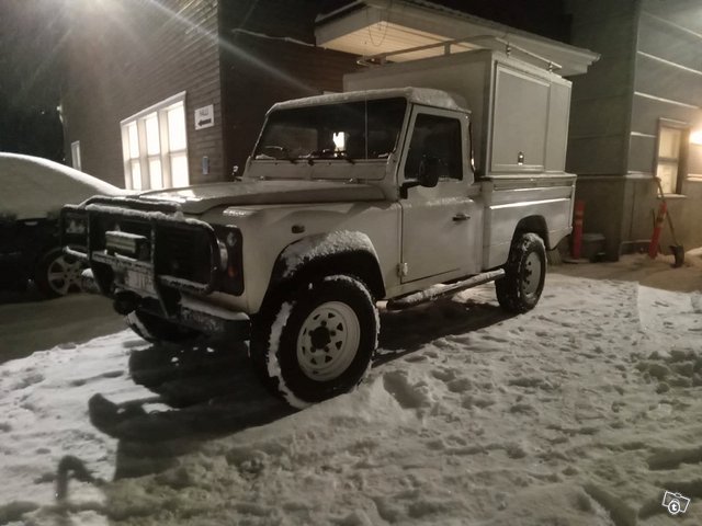 Land Rover Defender 6