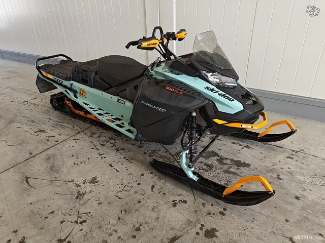 Ski-Doo Expedition 1