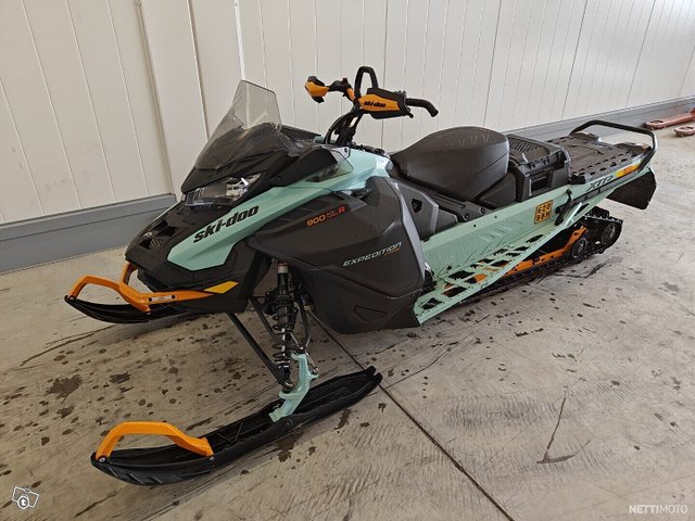 Ski-Doo Expedition 2