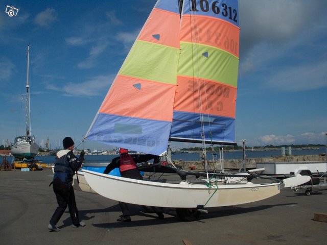 Purjevene katamaraani Hobie Cat 16 2