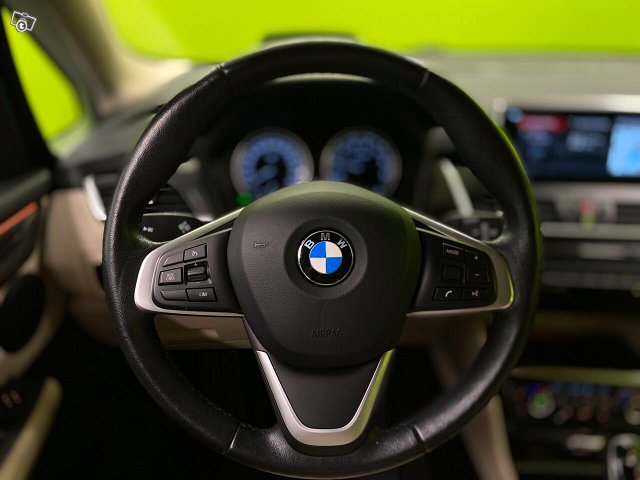 BMW 218 11