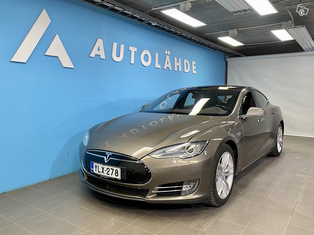 Tesla Model S 10