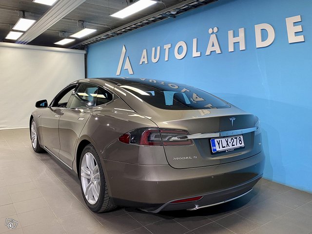 Tesla Model S 12