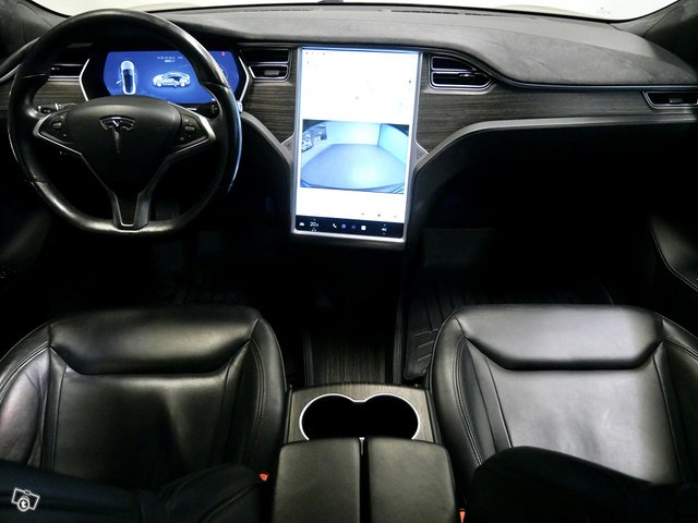 Tesla Model S 15