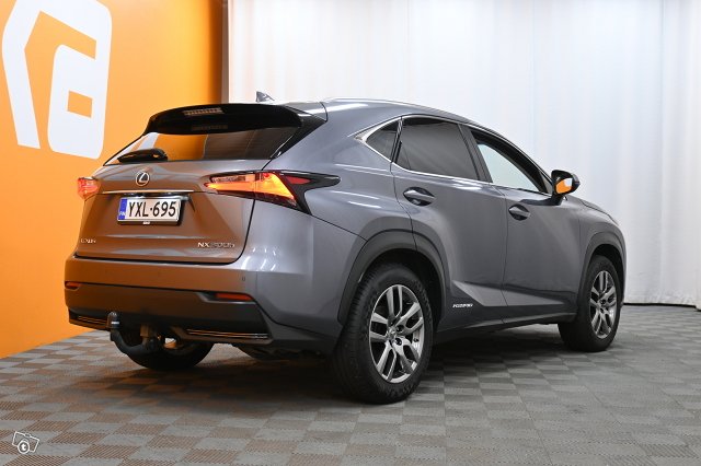 Lexus NX 7