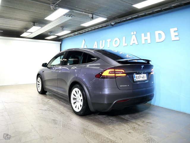 Tesla Model X 6