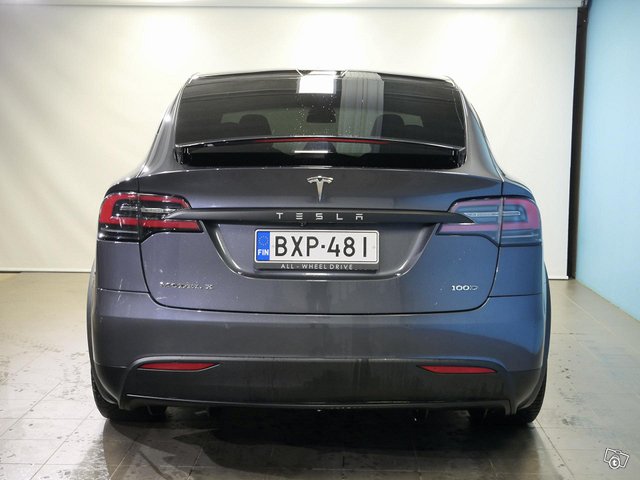 Tesla Model X 8