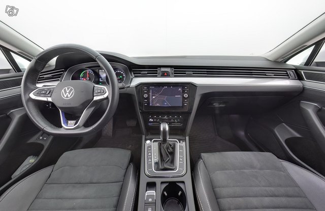 VOLKSWAGEN PASSAT 11