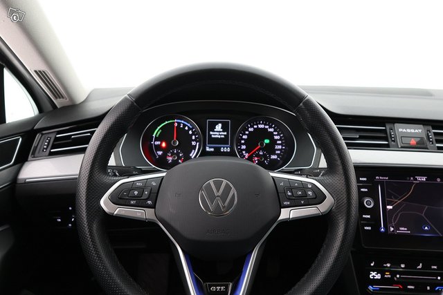 VOLKSWAGEN PASSAT 20