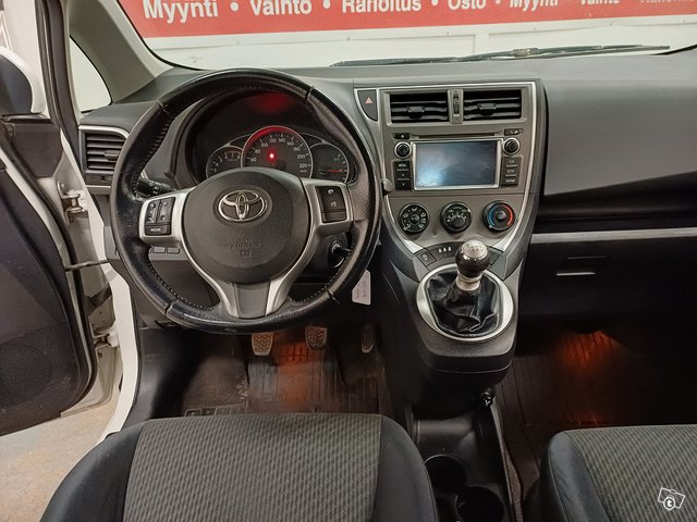 Toyota TOYOTA VERSO-S 9