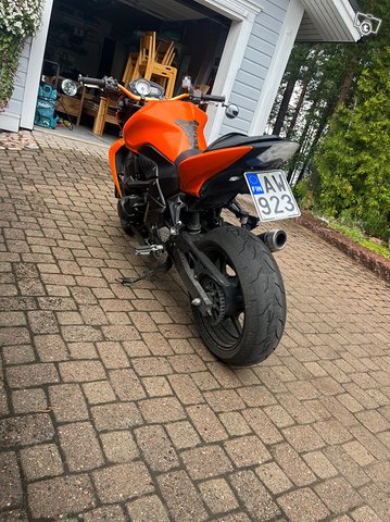 Kawasaki Z750, kuva 1