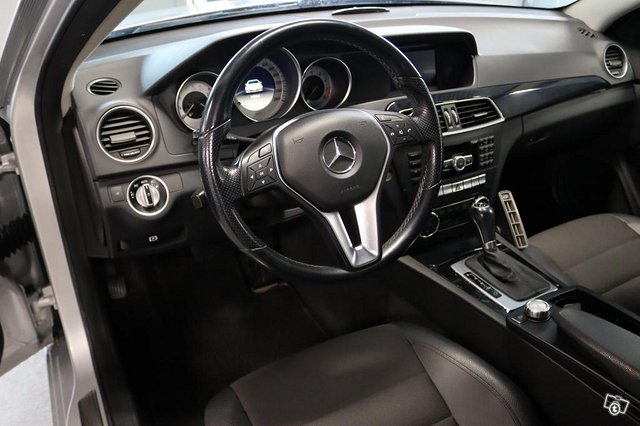 Mercedes-Benz C 8