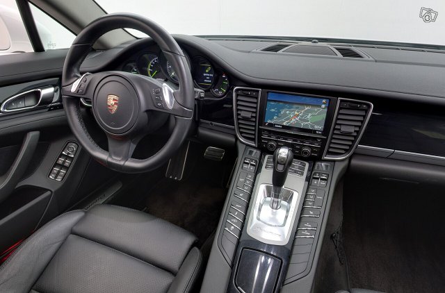 Porsche Panamera 11