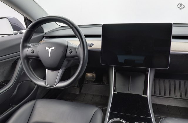 Tesla Model 3 11