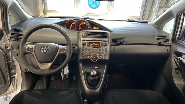 TOYOTA Verso 9