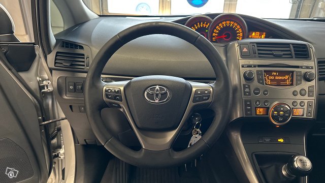 TOYOTA Verso 10