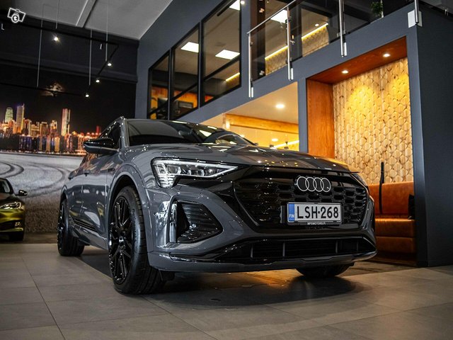 Audi Q8 E-tron 2