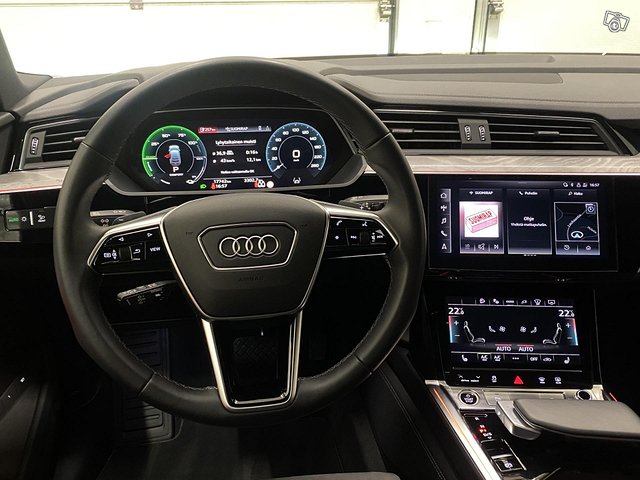 Audi Q8 E-tron 7