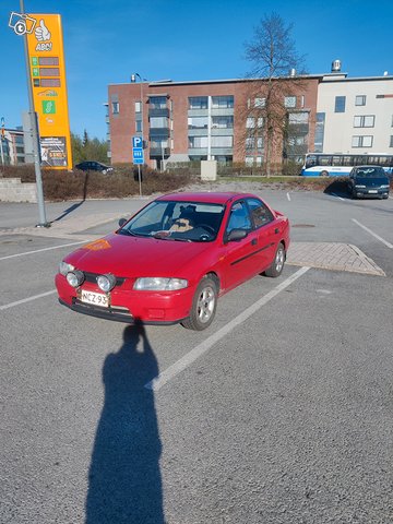 Mazda 323, kuva 1