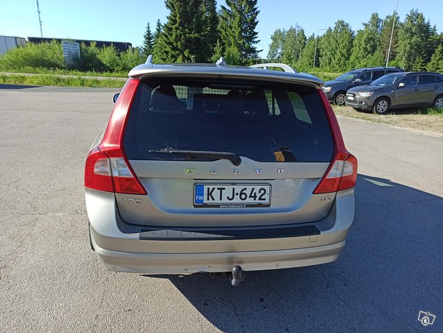 Volvo V70 25