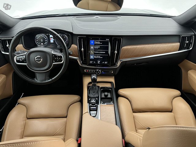 Volvo V90 11