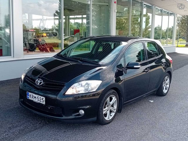 TOYOTA AURIS