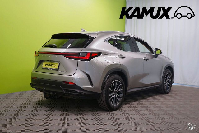 Lexus NX 4