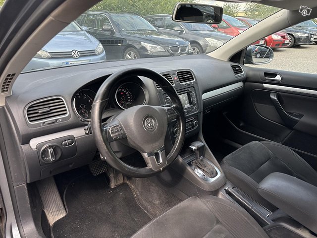 Volkswagen Golf 9