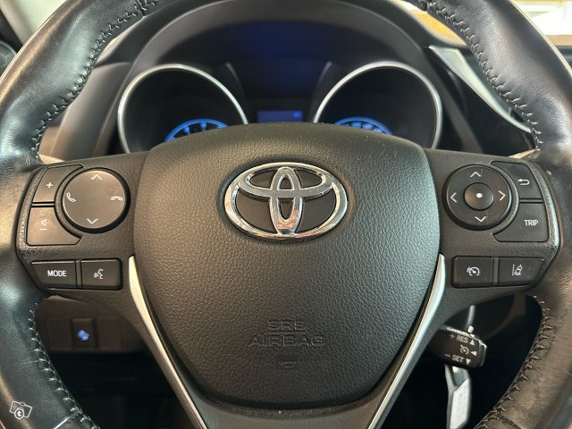 Toyota Auris 15