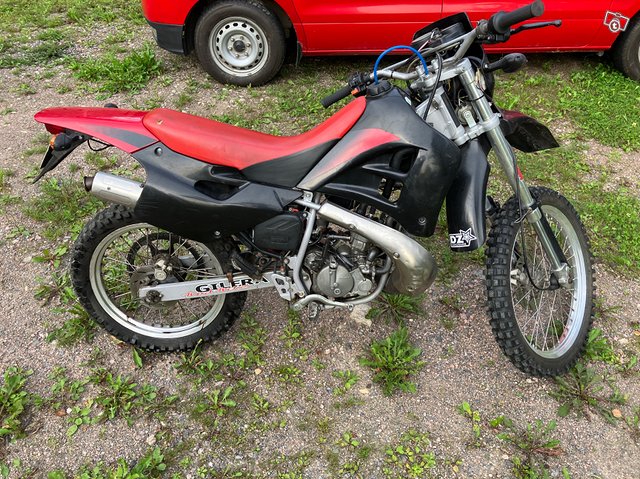 Gilera HK 2002, kuva 1