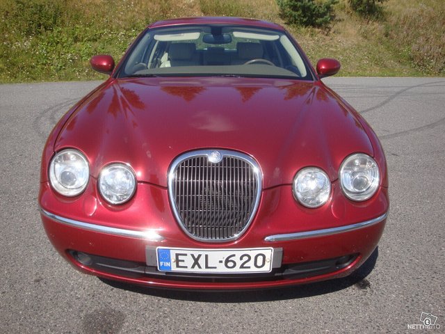 Jaguar S-Type 4