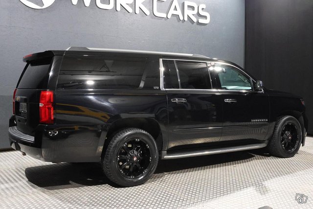 Chevrolet Suburban 9