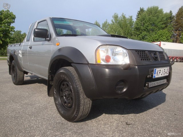 Nissan NP300 10