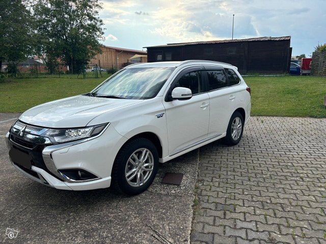 MITSUBISHI OUTLANDER PHEV