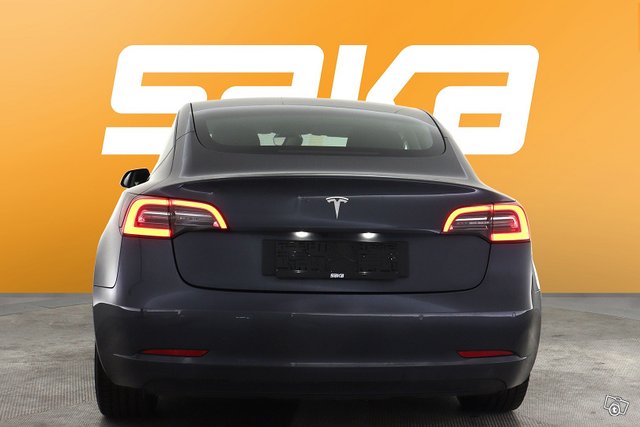 Tesla Model 3 7