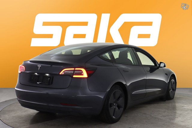 Tesla Model 3 8