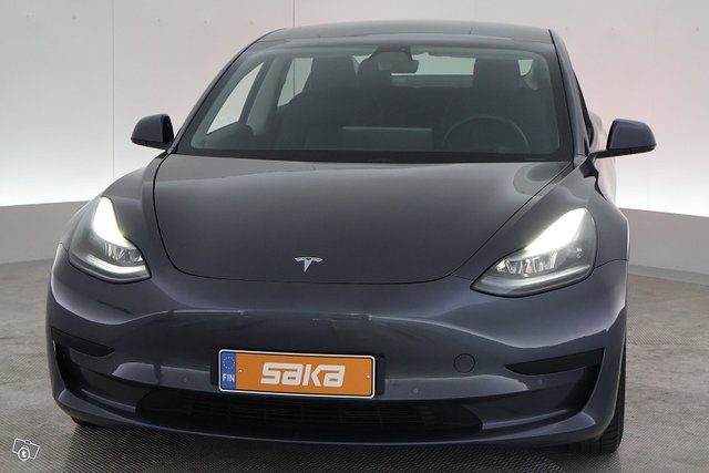 Tesla Model 3 11